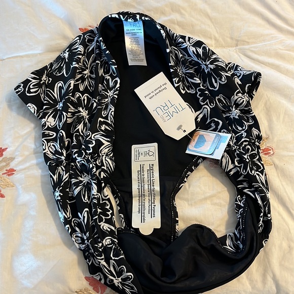 Time and Tru Women’s Mid-Ruse Bikini Swimsuit Bottom Floral Prints Size 1X - Picture 7 of 12